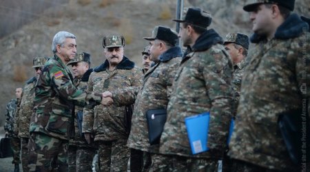 Sarkisyan ordu rəhbərliyini təcili topladı