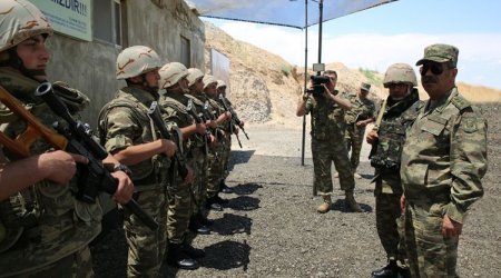 Müdafiə Nazirliyinin rəhbərliyi cəbhə bölgəsində olub