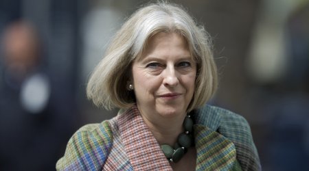 Böyük Britaniyanın baş naziri Fransaya gedir