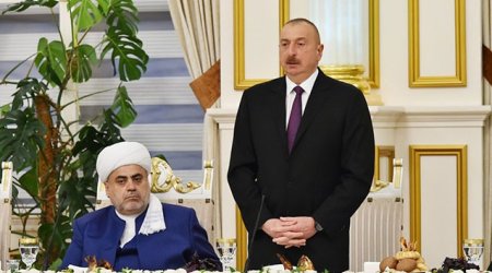 Ильхам Алиев принял участие в церемонии ифтара  - ФОТО