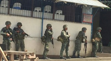 Filippində terrorçular məktəbliləri girov götürüb