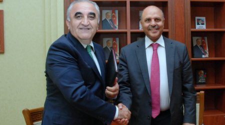 Fransanın Valenciennes Universitetinin prezidenti UNEC-də olub