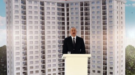 İlham Əliyev jurnalistlər üçün tikilmiş binanın açılışında iştirak edir – FOTOLAR