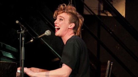 Müğənni səhnədə dünyasını dəyişdi