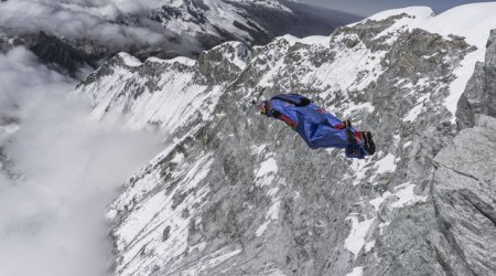 Uaskaran dağının zirvəsindən tullanmış ilk insan – VİDEO