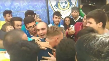 Сотни болельщиков встречали «Карабах» в бакинском аэропорту  - ВИДЕО