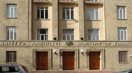 Maliyyə Nazirliyində biabırçı görüntü- FOTO