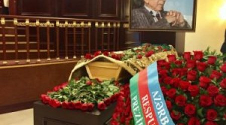 İlham Əliyev Lütfi Zadə ilə vida mərasimində iştirak edir