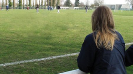 Oyun zamanı futbolçu infarkt keçirib