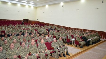 General zabitlərə tapşırıqlar verdi