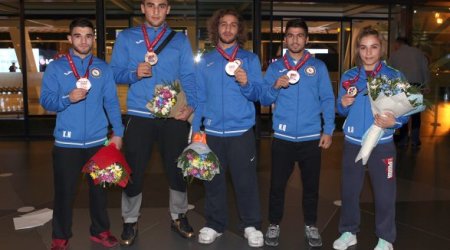 Триумфаторы чемпионата мира по дзюдо вернулись в Баку