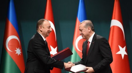 Azərbaycan-Türkiyə sənədləri imzalanıb