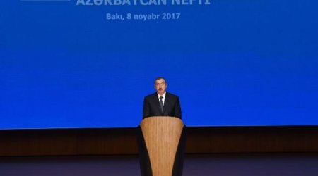 Prezident neft hasilatı ilə bağlı tədbirə qatılıb