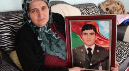 “Bircə mənim oğlumun məzarı bayraqsız qalıb...” - Şəhid anası