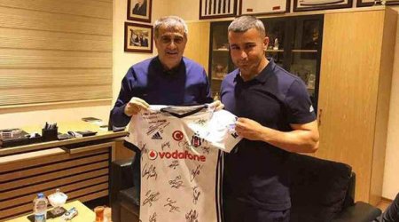 Şenol Günəşdən Qurbanova hədiyyə