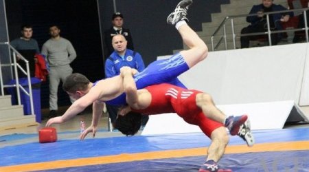 В Баку ранили ножом спортсмена