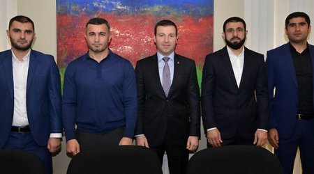 Rəşad Sadıqov iki yığmanın baş məşqçisi oldu