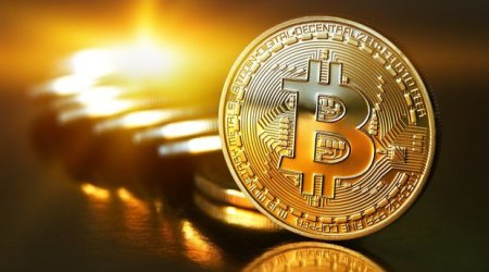 Биткоин продолжает дешеветь