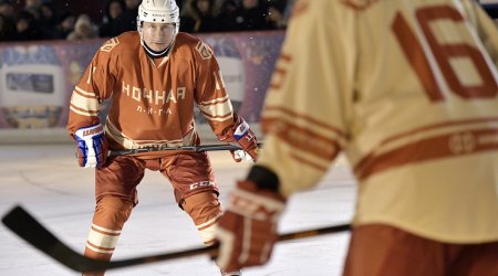 Putin Şoyqu ilə xokkey oynadı