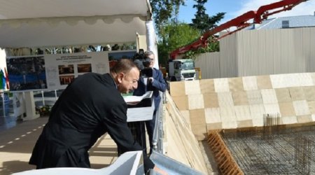 Prezident  ilk sosial mənzilin təməlini qoydu