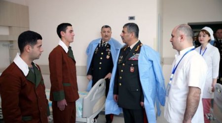 Müdafiə naziri cəbhəboyu hərbi tibb müəssisələrində