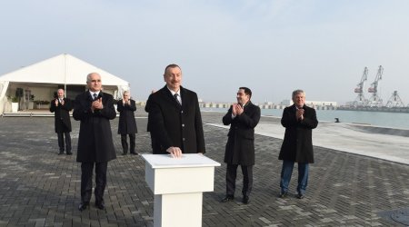 Prezident terminalın açılışında 