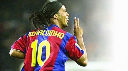 Ronaldinyo karyerasını bitirdi