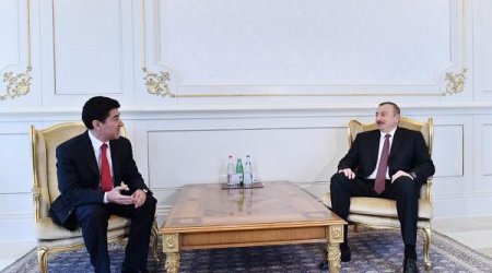 İlham Əliyev səfirlərlə görüşdü