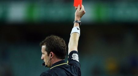 Hakim doqquz futbolçunu meydandan qovdu