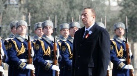 İlham Əliyev “Xocalı” abidəsini ziyarət edib