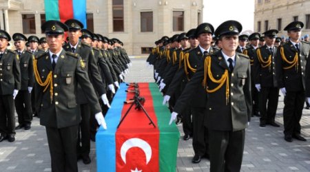 Daxili Qoşunların hərbi qulluqçularının maaşı artırıldı