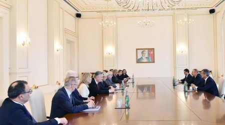 Prezident Gəncəvi mərkəzinin heyətilə görüşdü