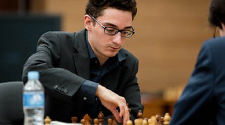 Karuana Din Lijenlə turnirində liderliyini qoruyub