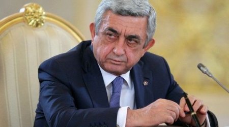 Sarkisyan üç müşavirini işdən çıxardı