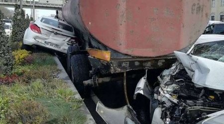 12 avtomobili əzə-əzə getdi - Azərbaycanlı sürücünün dəhşəti – VİDEO