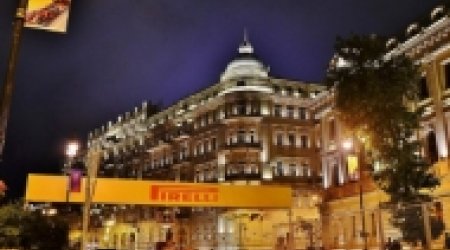 Центр Баку превратили в мойку автобусов - ВИДЕО