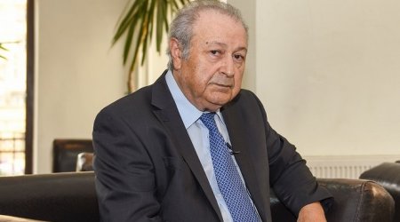 Keçmiş prezident yeni prezidenti seçir  