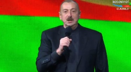 Prezident İlham Əliyev insanların önünə çıxdı