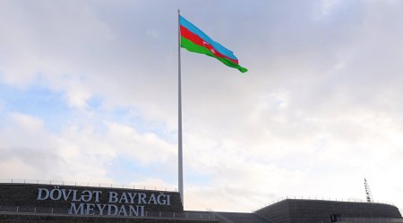 Prezident Dövlət Bayrağı Meydanında olub