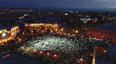 10 minlərlə etirazçı İrəvana toplaşıb