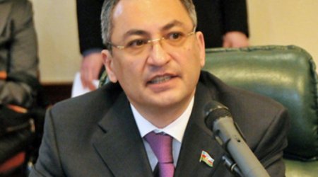 Yeni vəzifəyə keçən məmur iş vaxtlarını azaltdı