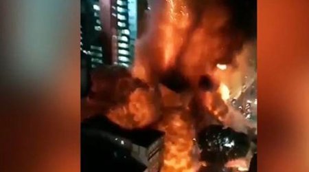 Hündürmərtəbəli bina sakinləri ilə birgə yerə çırpıldı –  VİDEO