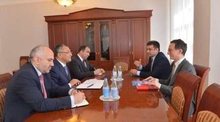 Yeni sədr növbəti görüşünü keçirdi