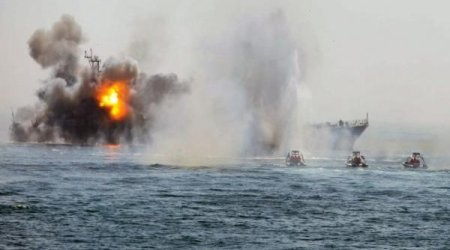 Neft tankeri 21 nəfərlik heyyətlə yanır