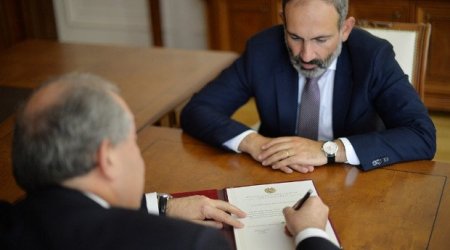 Sarkisyan Paşinyanla görüşdü