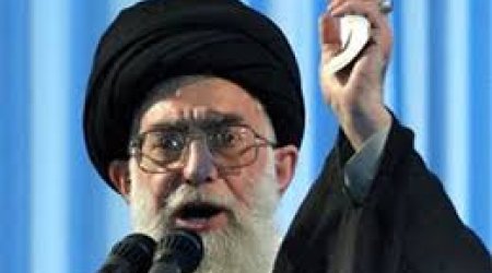 Xomenei: Tramp qələt edir...