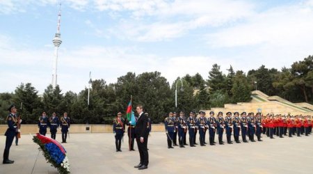 Serbiya prezidenti Şəhidlər Xiyabanında