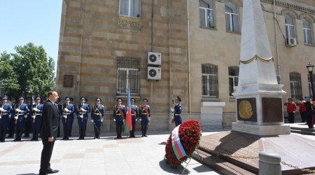 Prezident Cümhuriyyət abidəsini ziyarət edib