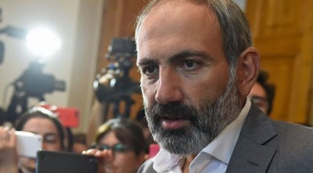 Paşinyan Elton Conla selfisi ilə öyündü