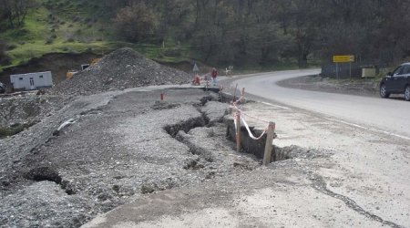 Azərbaycanda bu yol çökdü